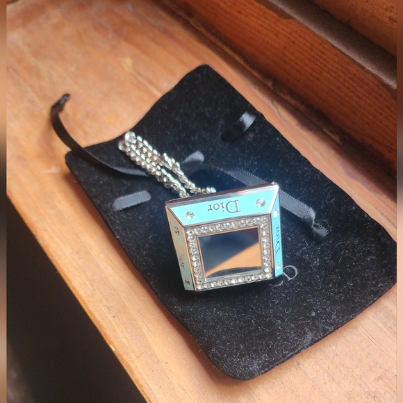 RARE Christian Dior Lip Gloss Princess Ring Size 9 Turquoise LTD ED - Picture 2 of 6